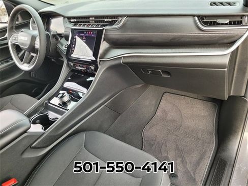 Used 2025 Jeep Grand Cherokee Laredo X image 16