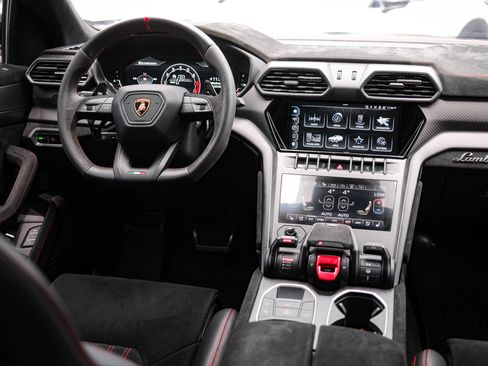 Used 2023 Lamborghini Urus Performante AWD/4WD image 28