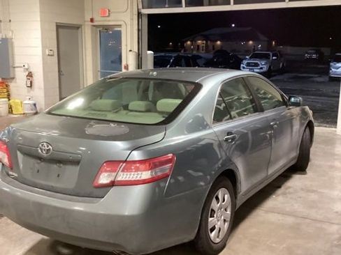Used 2011 Toyota Camry LE image 21