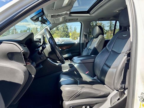Used 2019 Cadillac Escalade Luxury AWD/4WD image 14