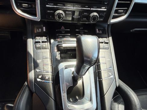 Used 2014 Porsche Cayenne AWD/4WD image 21