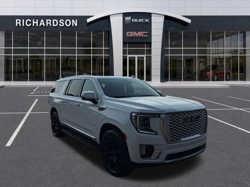 Used 2022 GMC Yukon XL Denali AWD/4WD image 8