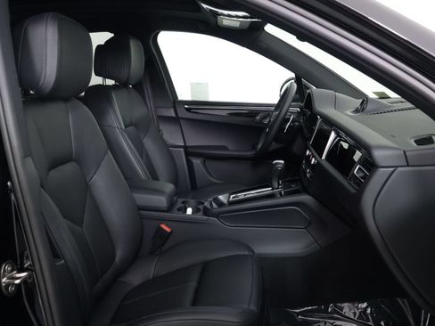 Certified 2026 Porsche Macan AWD/4WD image 31