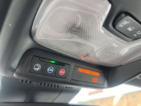 Used 2023 Chevrolet Colorado Z71 w/ Z71 Convenience Package 2 image 18