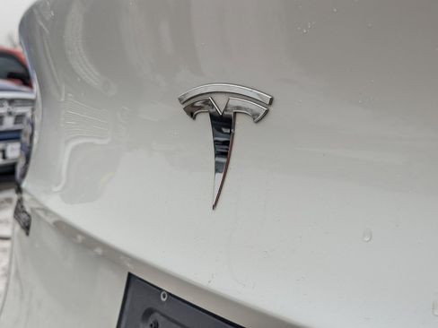 Used 2021 Tesla Model Y Long Range image 10