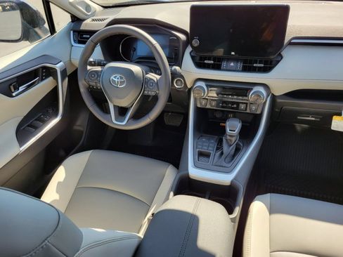 Used 2023 Toyota RAV4 XLE Premium AWD/4WD image 31