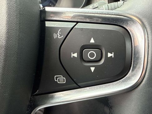 Certified 2024 Volvo XC40 B5 Plus w/ Protection Package Premier image 18