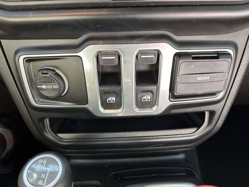 Used 2019 Jeep Wrangler Sport AWD/4WD image 25