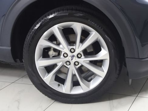 Used 2022 Ford Explorer Platinum w/ Equipment Group 601A AWD/4WD image 18