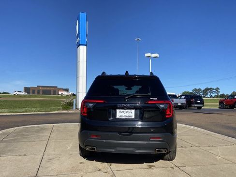 Used 2022 GMC Acadia SLE w/ Driver Convenience Package image 10