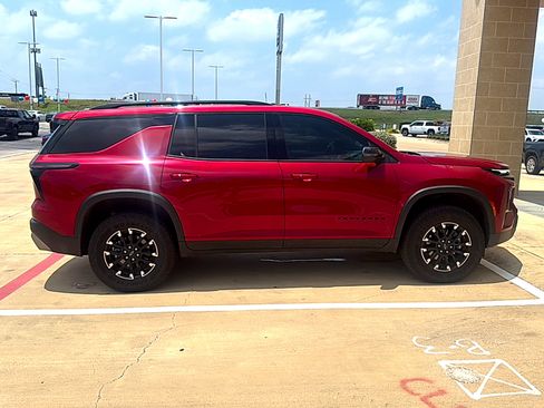 Used 2024 Chevrolet Traverse Z71 AWD/4WD image 5