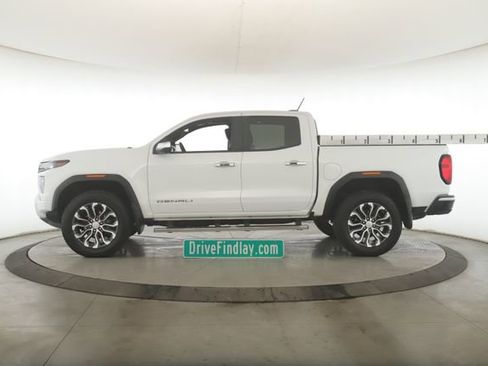 Used 2024 GMC Canyon Denali image 9
