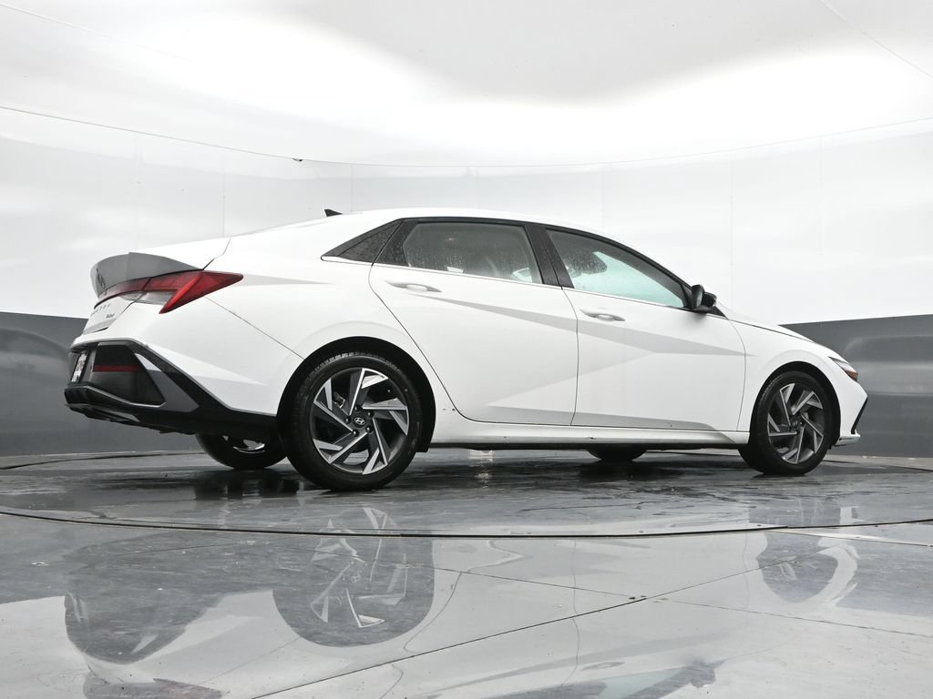 Used 2024 Hyundai Elantra Limited FWD image 41