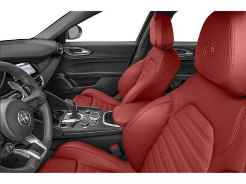 Used 2024 Alfa Romeo Giulia Veloce image 9