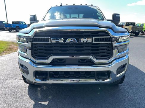 New 2026 RAM 4500 4x4 Crew Cab DRW image 2
