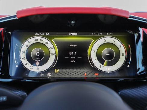 Used 2025 Aston Martin V8 Vantage Coupe image 6