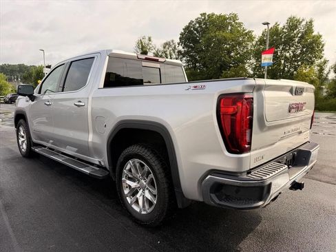 Used 2022 GMC Sierra 1500 SLT w/ SLT Premium Package AWD/4WD image 7
