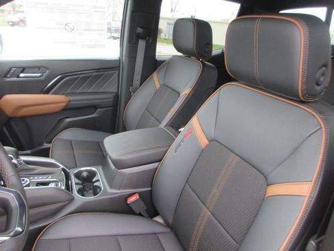 New 2026 GMC Canyon AT4 AWD/4WD image 12