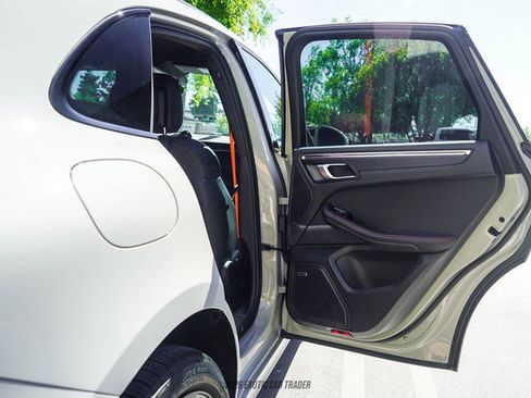 Used 2025 Porsche Macan GTS image 37