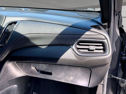 Used 2022 Chevrolet Equinox RS w/ LPO, Floor Liner Package FWD image 18