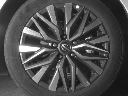 Used 2025 Nissan Altima 2.5 SV FWD image 13