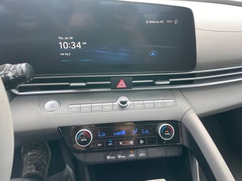 Used 2024 Hyundai Elantra SEL FWD image 13