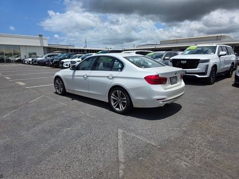 Used 2017 BMW 330i Sedan RWD image 5
