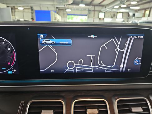 Used 2024 Mercedes-Benz GLE 350 4MATIC image 25