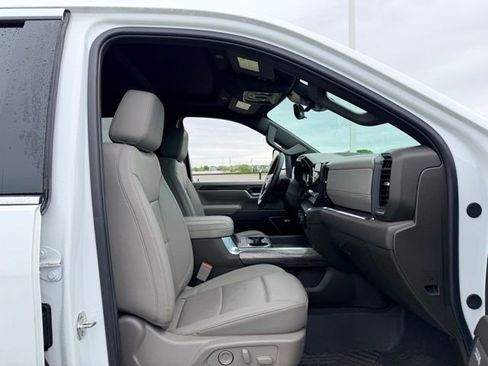 Used 2025 Chevrolet Silverado 2500 LTZ w/ LTZ Premium Package AWD/4WD image 10