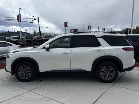 Used 2024 Nissan Pathfinder SV AWD/4WD image 2