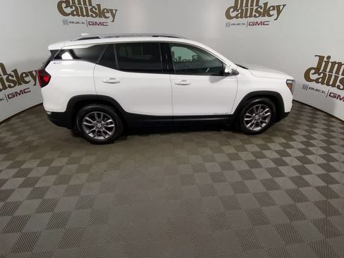 Certified 2023 GMC Terrain SLT w/ Tech Package FWD image 9