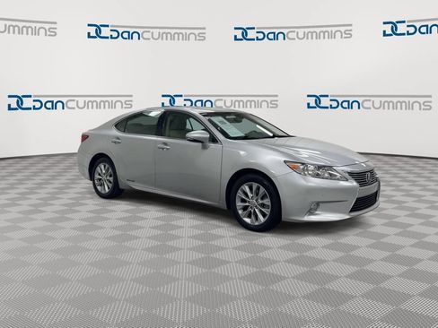 Used 2013 Lexus ES 300h w/ Premium Pkg FWD image 2