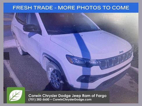 Used 2022 Jeep Compass Latitude image 1