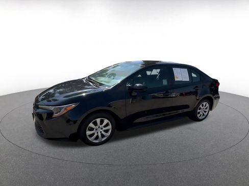 Used 2025 Toyota Corolla LE FWD image 8