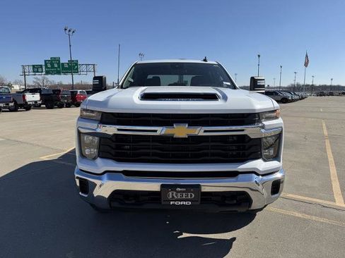 Used 2024 Chevrolet Silverado 2500 LT image 3