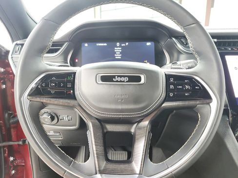 Used 2023 Jeep Grand Cherokee Overland AWD/4WD image 25