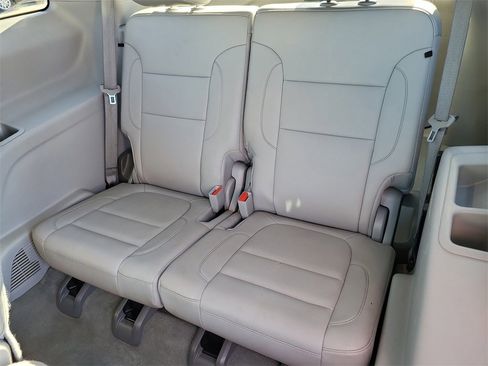 Certified 2023 GMC Acadia SLT image 9