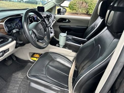Used 2022 Chrysler Pacifica Limited FWD image 6