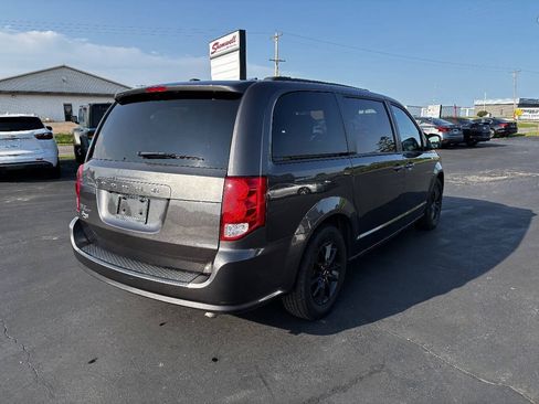 Used 2020 Dodge Grand Caravan SE FWD image 4