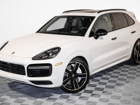 Used 2019 Porsche Cayenne Turbo image 10