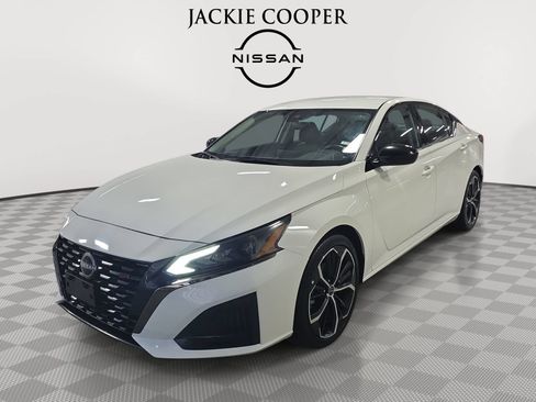 Used 2024 Nissan Altima 2.5 SR FWD image 1