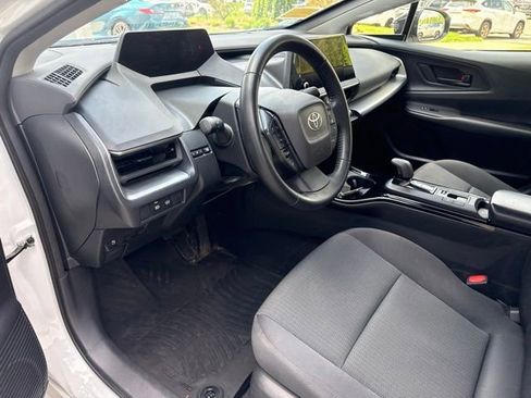 Used 2025 Toyota Prius LE FWD image 27