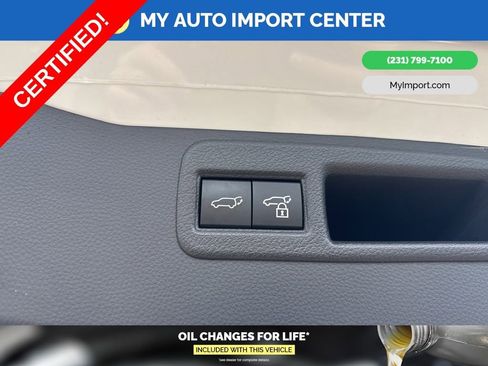 Used 2024 Toyota Venza LE image 27