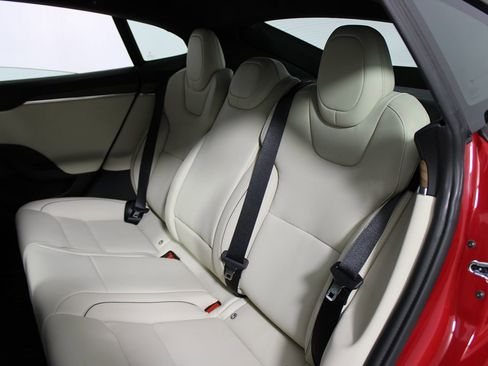 Used 2021 Tesla Model S Plaid image 23