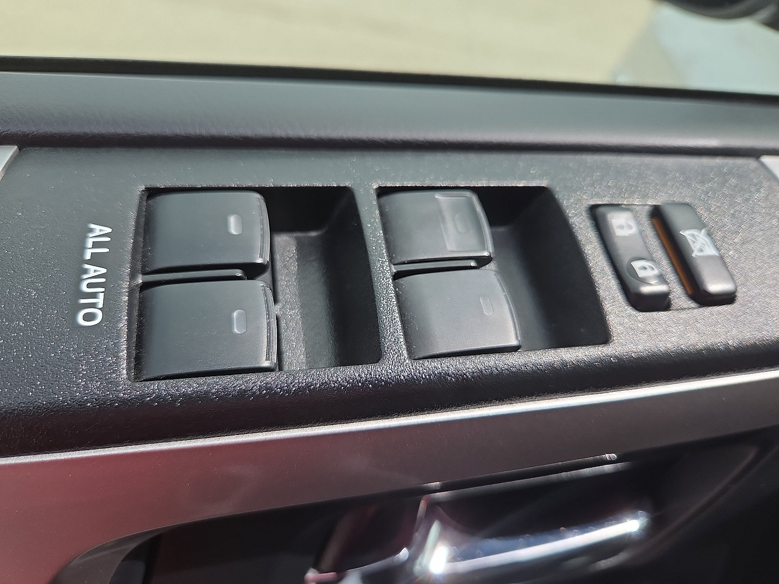 Used 2023 Toyota 4Runner SR5 AWD/4WD image 15