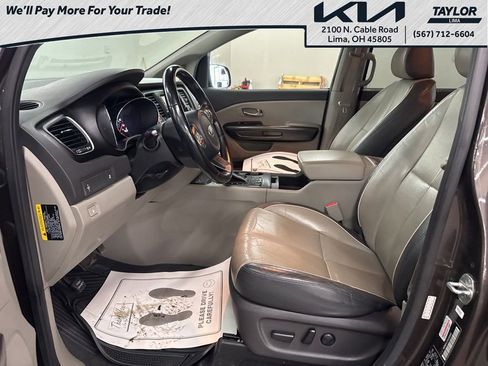 Used 2017 Kia Sedona LX w/ LX Essentials Premium Package image 9