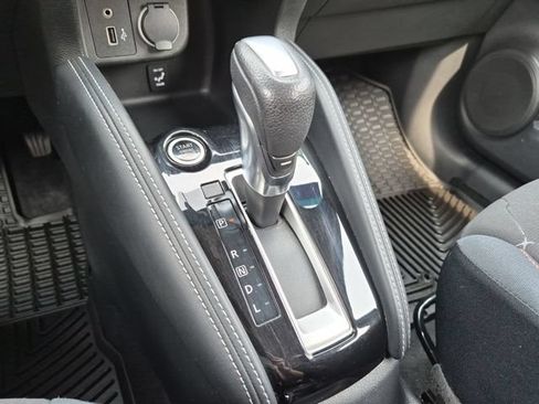 Used 2019 Nissan Kicks FWD image 17