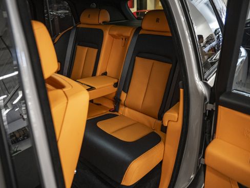 Used 2023 Rolls-Royce Cullinan Black Badge w/ Leather Finishing Pack image 31