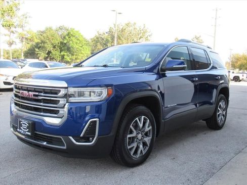 Used 2023 GMC Acadia SLT w/ Preferred Package image 3