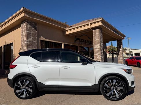 Used 2021 Volvo XC40 P8 Recharge image 6